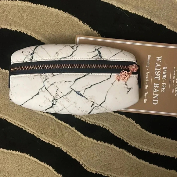 Oak & Reed Belt Bag - Picture 2 of 4